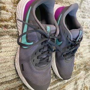 Girls Nike tennis shoes size Big girl 5